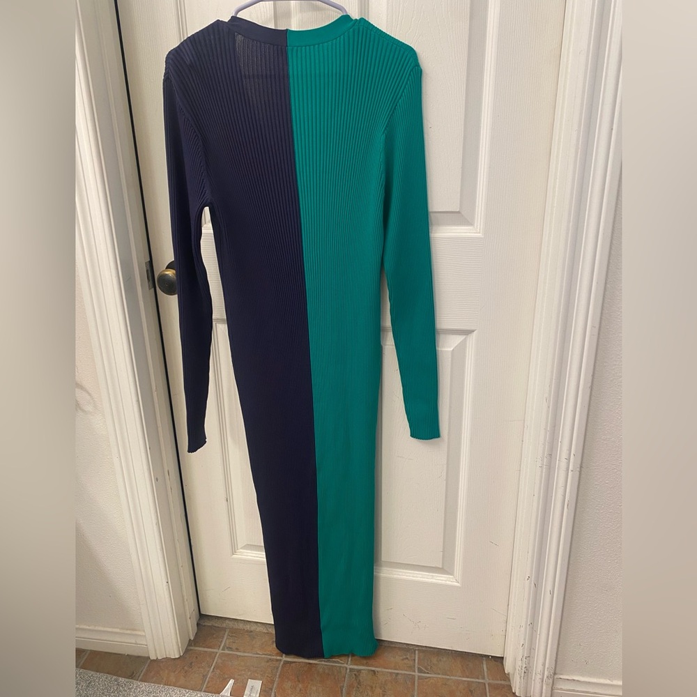 Colorblock Rib-Knit Button-Front Dress in Green & Navy - Picture 5 of 7